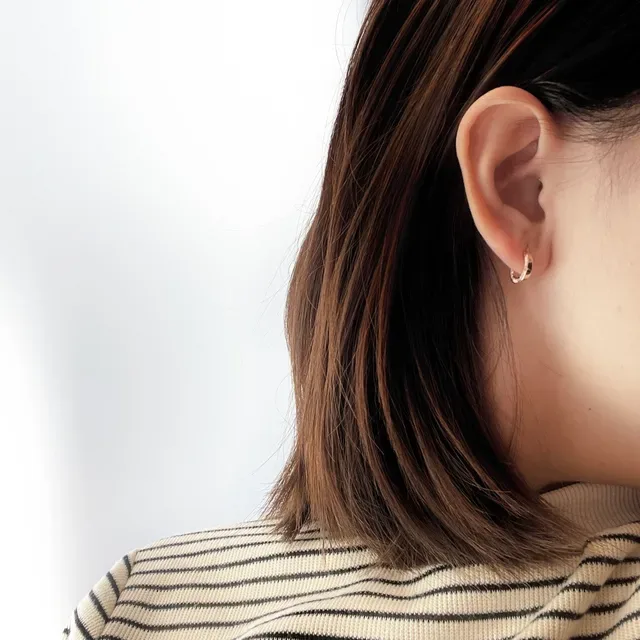 Cartier Boucles d'Oreilles en Or et Argent, Ouvertes en Forme de C, avec Pierres Pavé 8