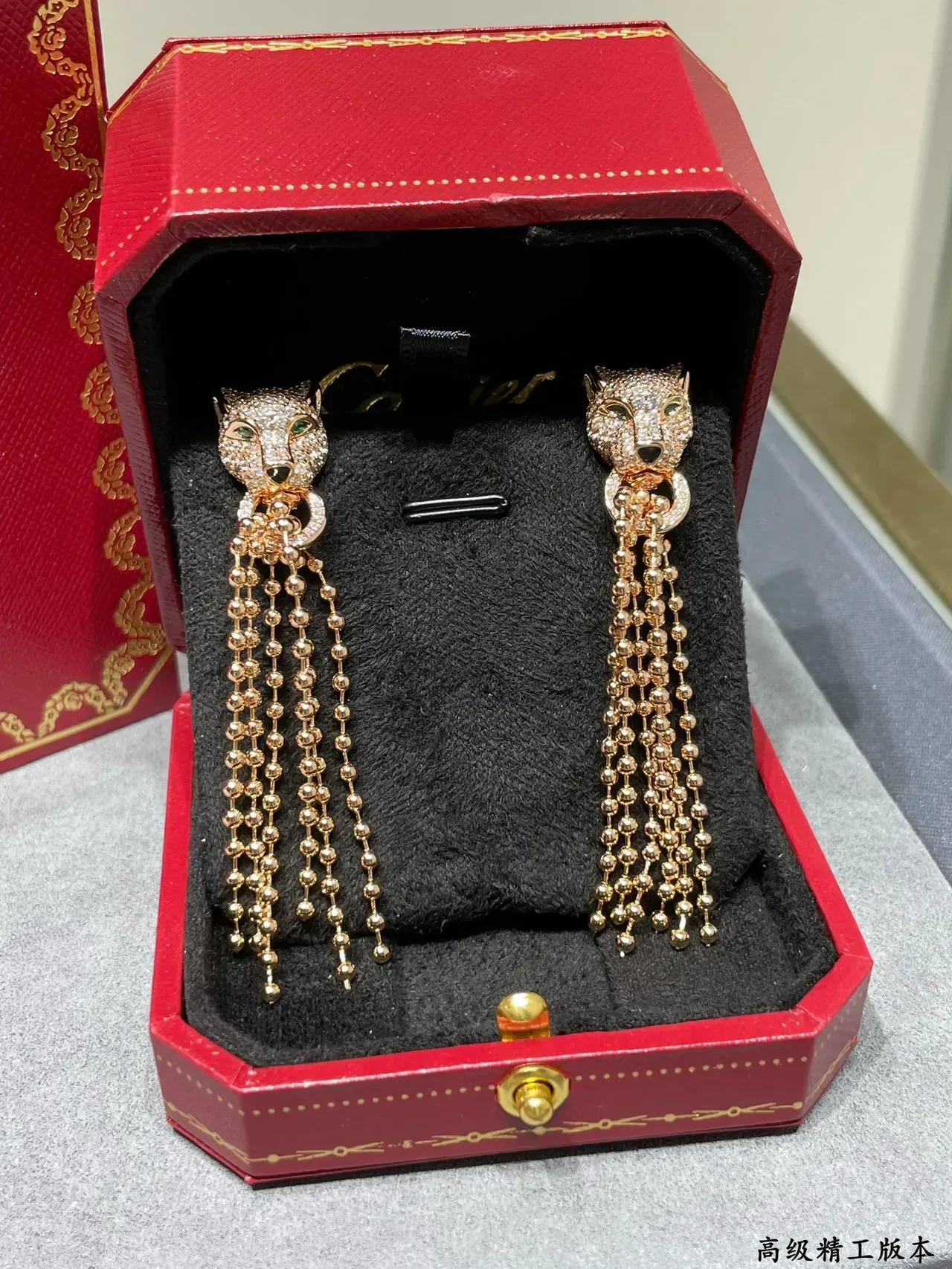 Cartier Panthère de Cartier أقراط رأس بانثر باڤيه كريستال وعين زمرد تاسل 6