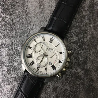 Casio Beside Chronographe Cadran Blanc Sangle en Cuir Noir Montre à Quartz