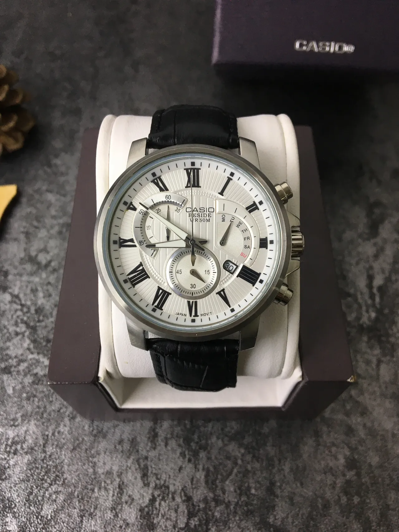 Casio Beside كرونوغراف وجه أبيض حزام جلد أسود ساعة كوارتز 2