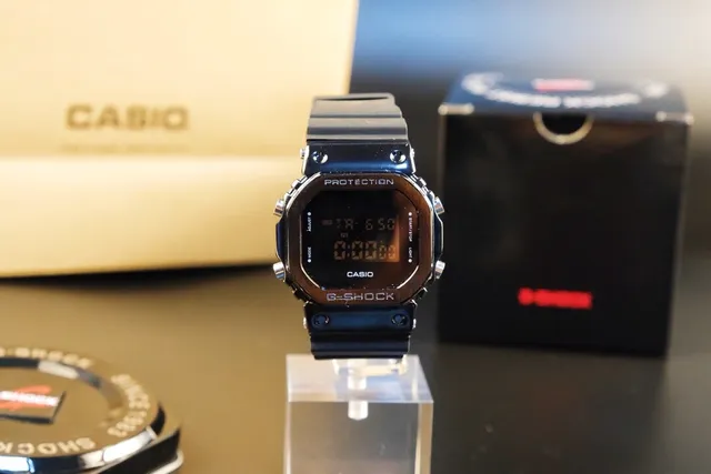 Casio G-Shock DW-5600 黑色树脂数字运动手表 2