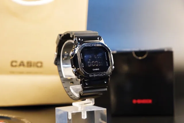 Casio G-Shock DW-5600 黑色树脂数字运动手表 3
