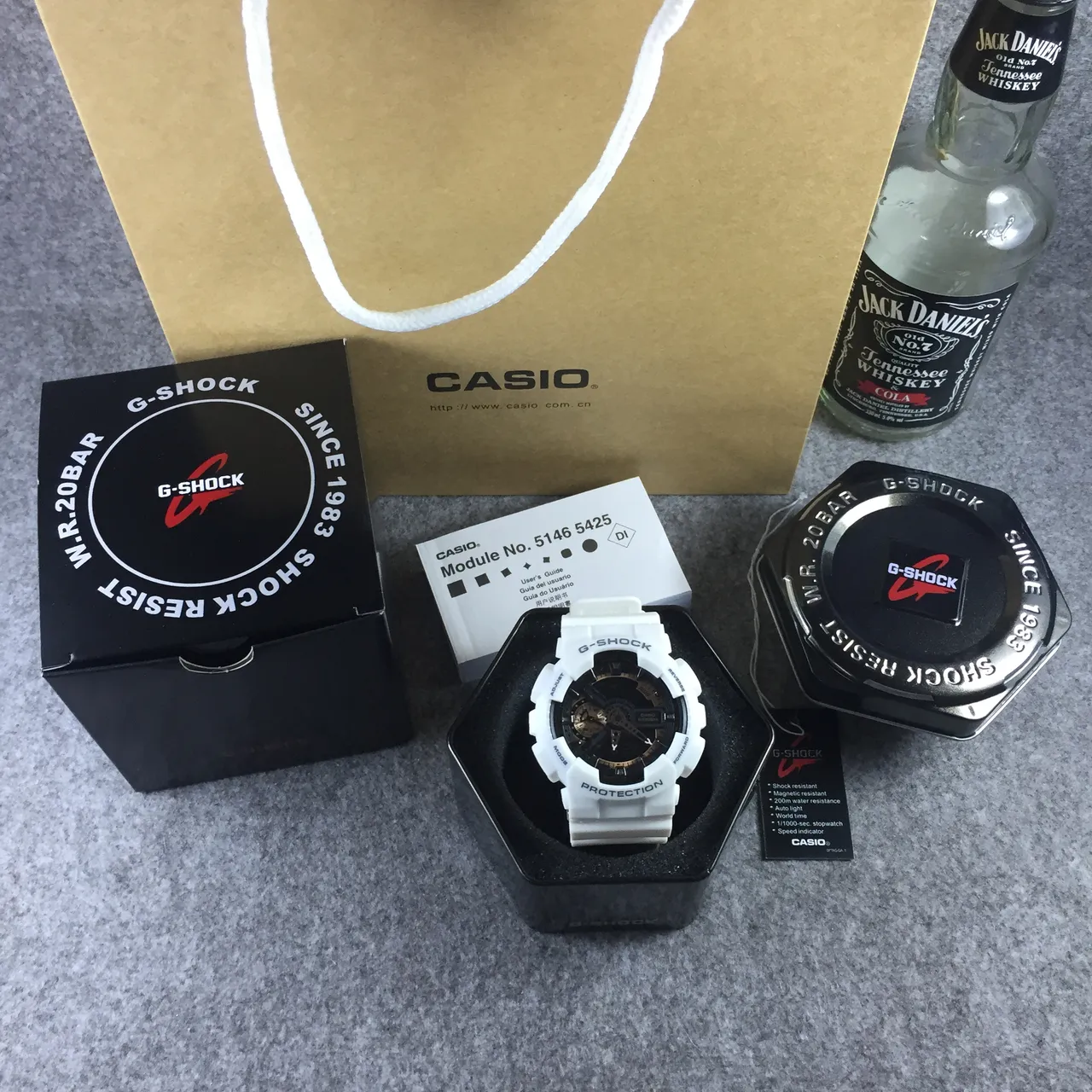 Casio G-Shock GA-100 أبيض وأسود ساعة رياضية 14