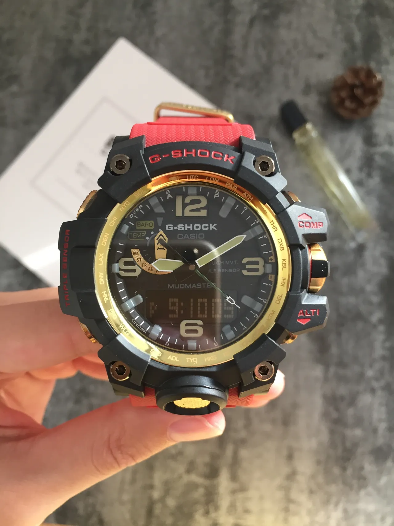 कासियो G-Shock Mudmaster लाल और गोल्ड स्पोर्ट्स वॉच 4