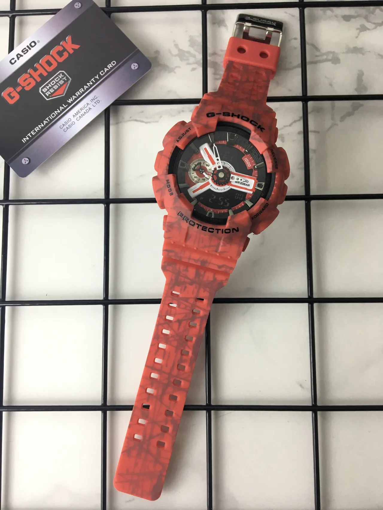 Casio লাল কালো রেজিন মার্বেল্ড কেস অ্যানালগ-ডিজিটাল হাইব্রিড ঘড়ি 6