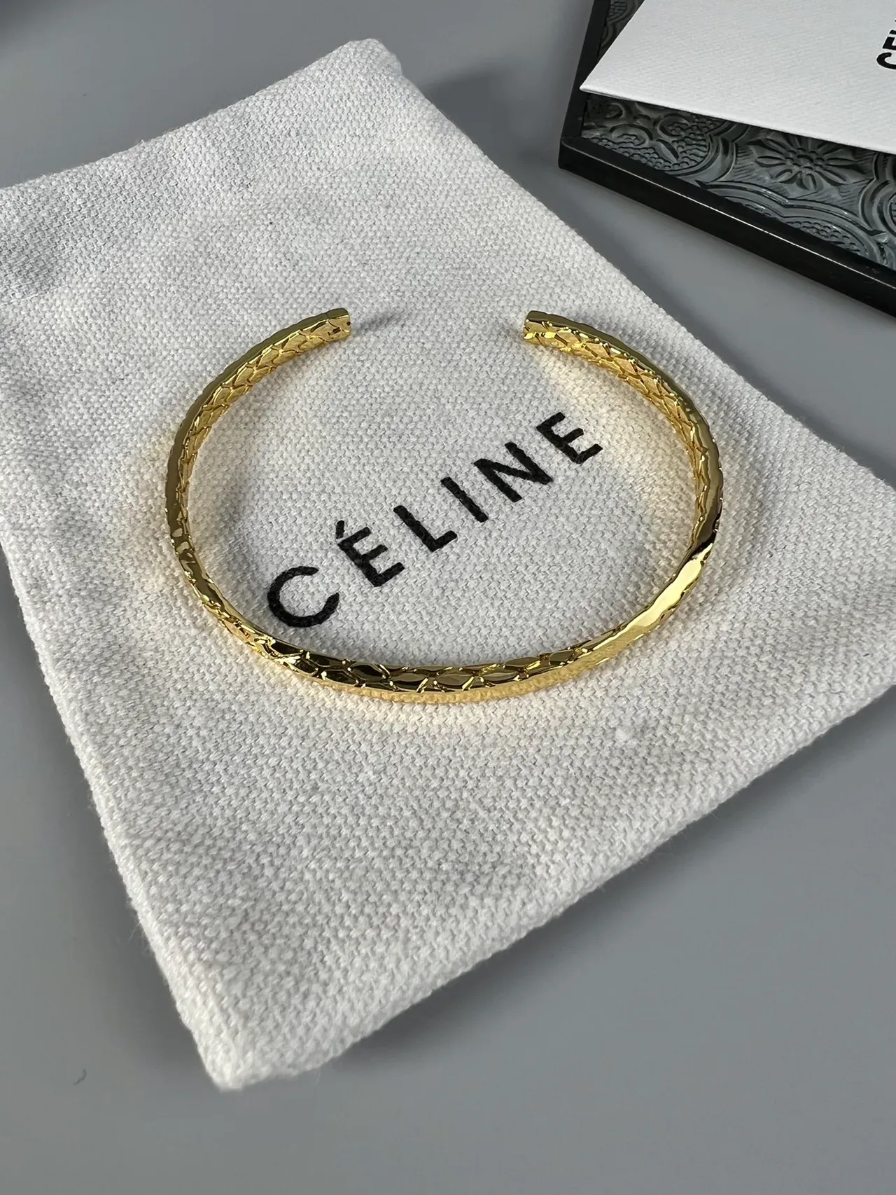 Celine doré ouvert poignet texturé geometrique tissé bracelet 6