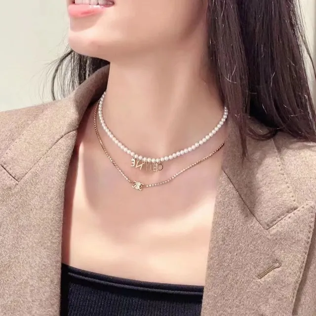 Celine Collier avec pendentif de lettre perle 2