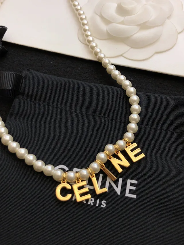 Celine Collier avec pendentif de lettre perle 5