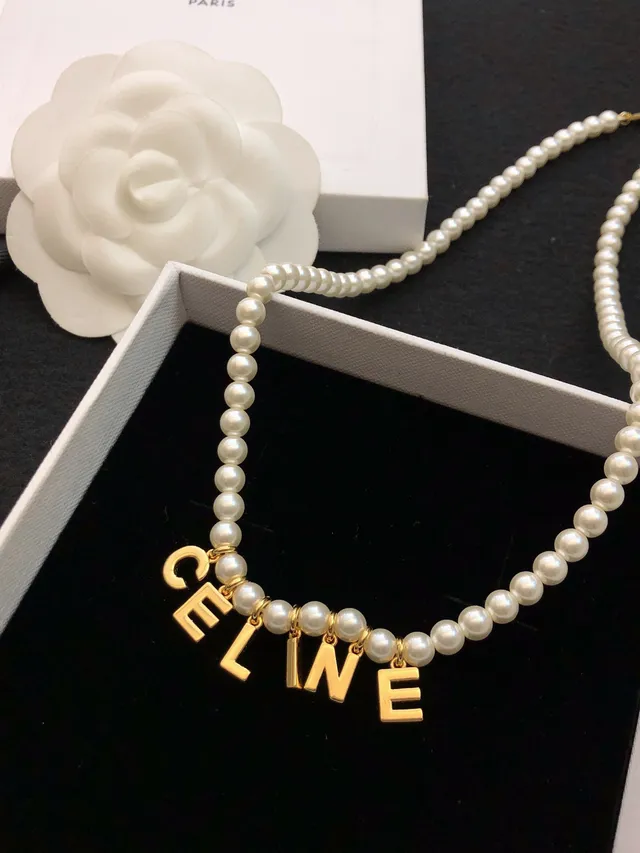 Celine Collier avec pendentif de lettre perle 6