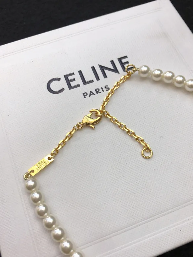 Celine Collier avec pendentif de lettre perle 7