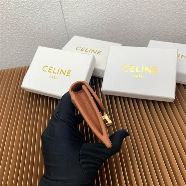 Celine Triomphe বেইজ সোনালি কম্প্যাক্ট আয়তাকার সিলহুয়েট ফ্ল্যাপ বন্ধ কার্ডধারক 5