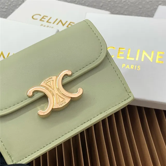 Celine Triomphe বেইজ সোনালি কম্প্যাক্ট আয়তাকার সিলহুয়েট ফ্ল্যাপ বন্ধ কার্ডধারক 24