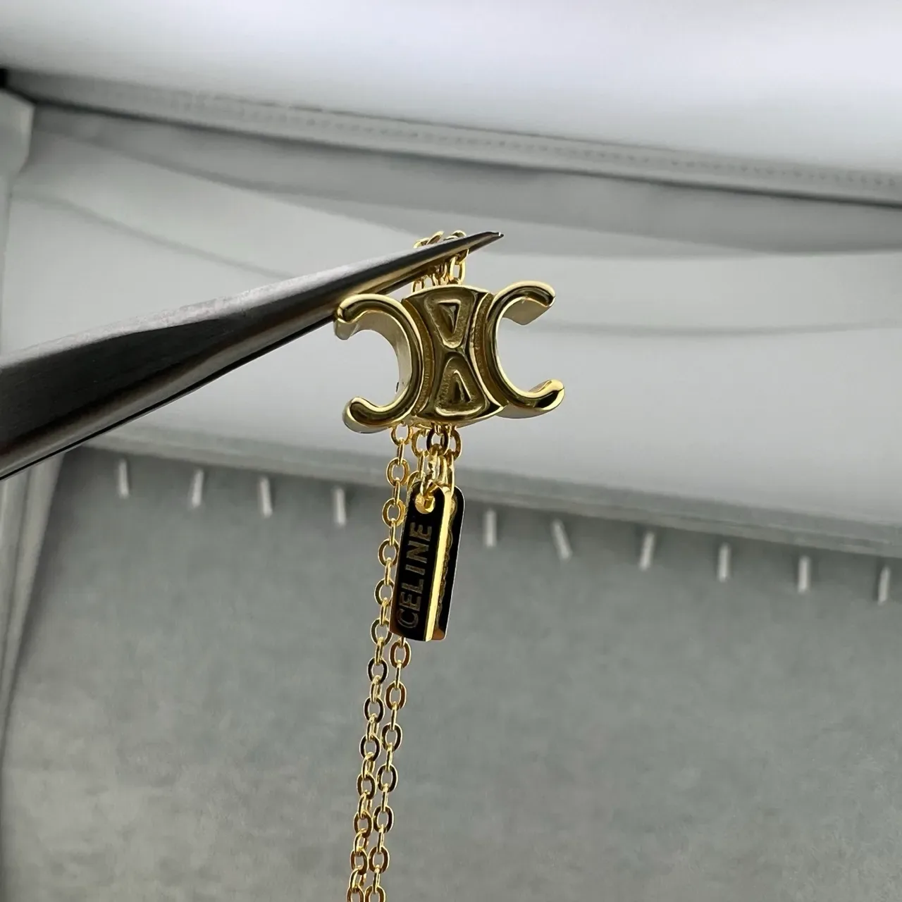 Celine Triomphe Colar Corrente Dourada em Camadas 2