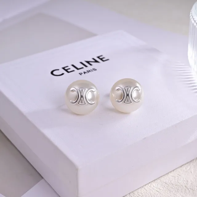 Celine Triomphe 珍珠耳钉 4