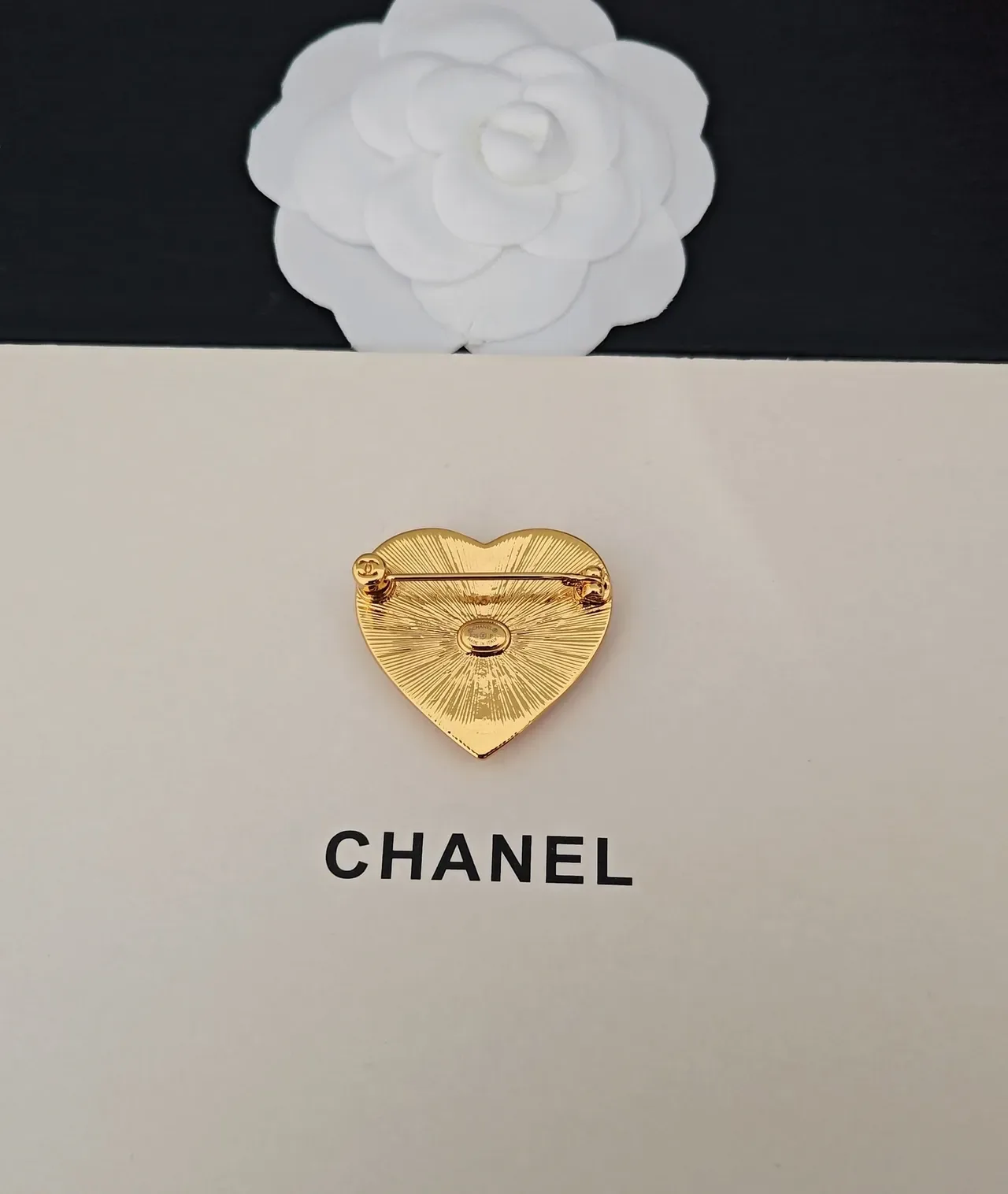Chanel Amour Black Gold Heart-Shaped Enamel And Metal Brooch 3