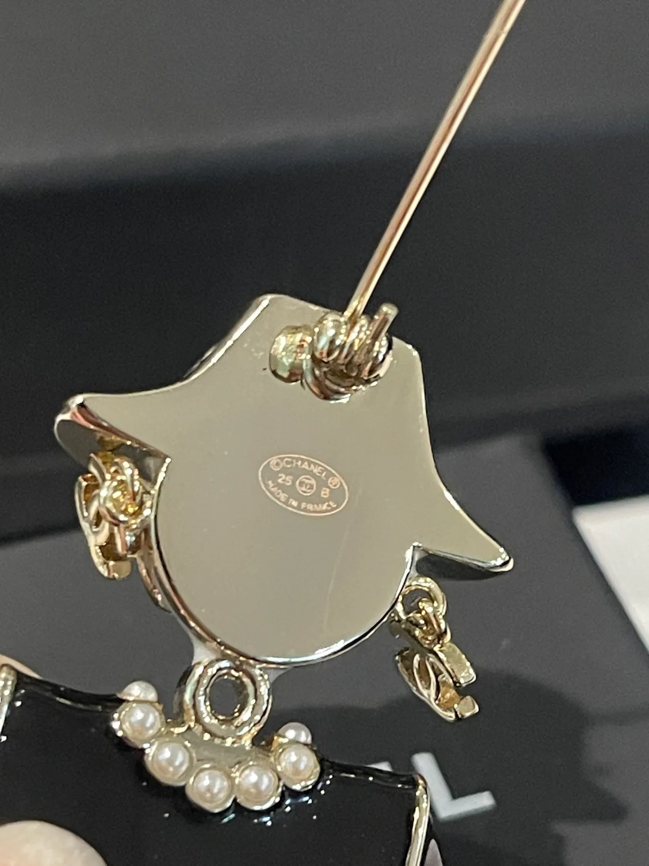 Chanel Black Pink Figurine-Style Enamel-and-Resin Brooch 5