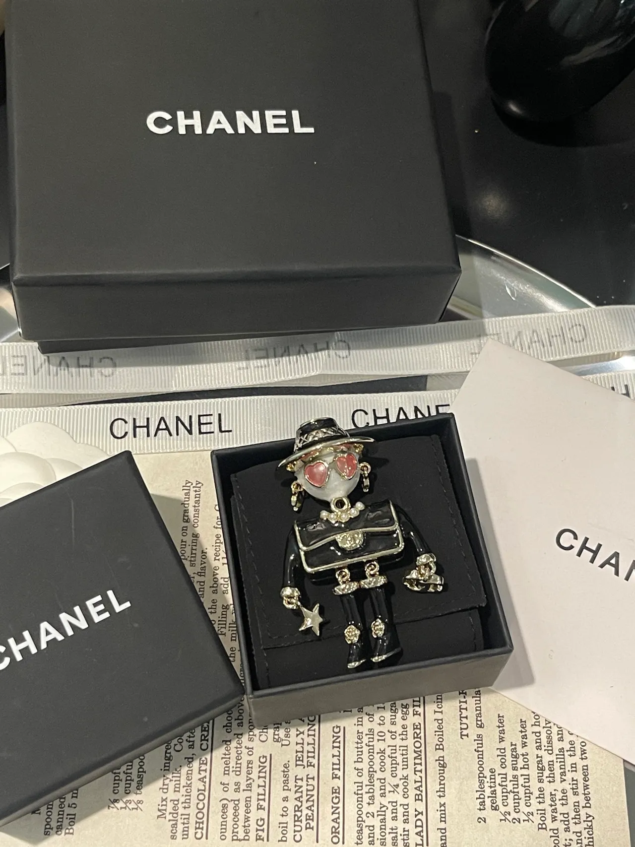 Chanel Black Pink Figurine-Style Enamel-and-Resin Brooch 10