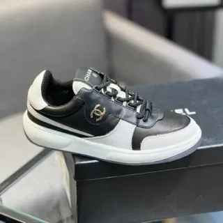 Chanel أسود أبيض لوتوب (Low-Top) مواد مختلطة علوية لايف ستايل سنيكرز