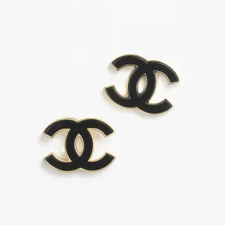 Chanel CC কালো সোনা এনামেল লোগো ধাতু কানের দুল