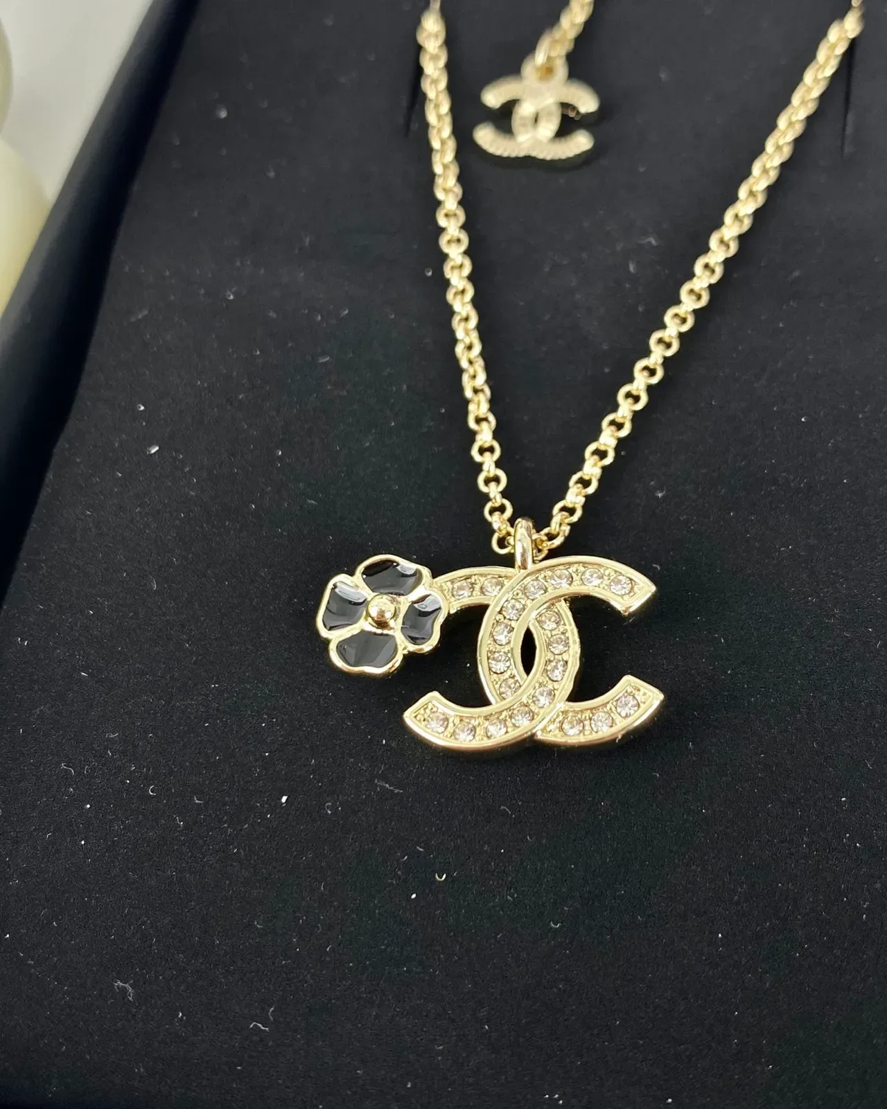Chanel CC Camellia Colar com pingante tom dourado colar em camadas 6
