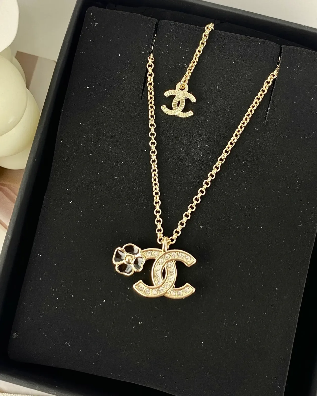Chanel CC Camellia Colar com pingante tom dourado colar em camadas 7