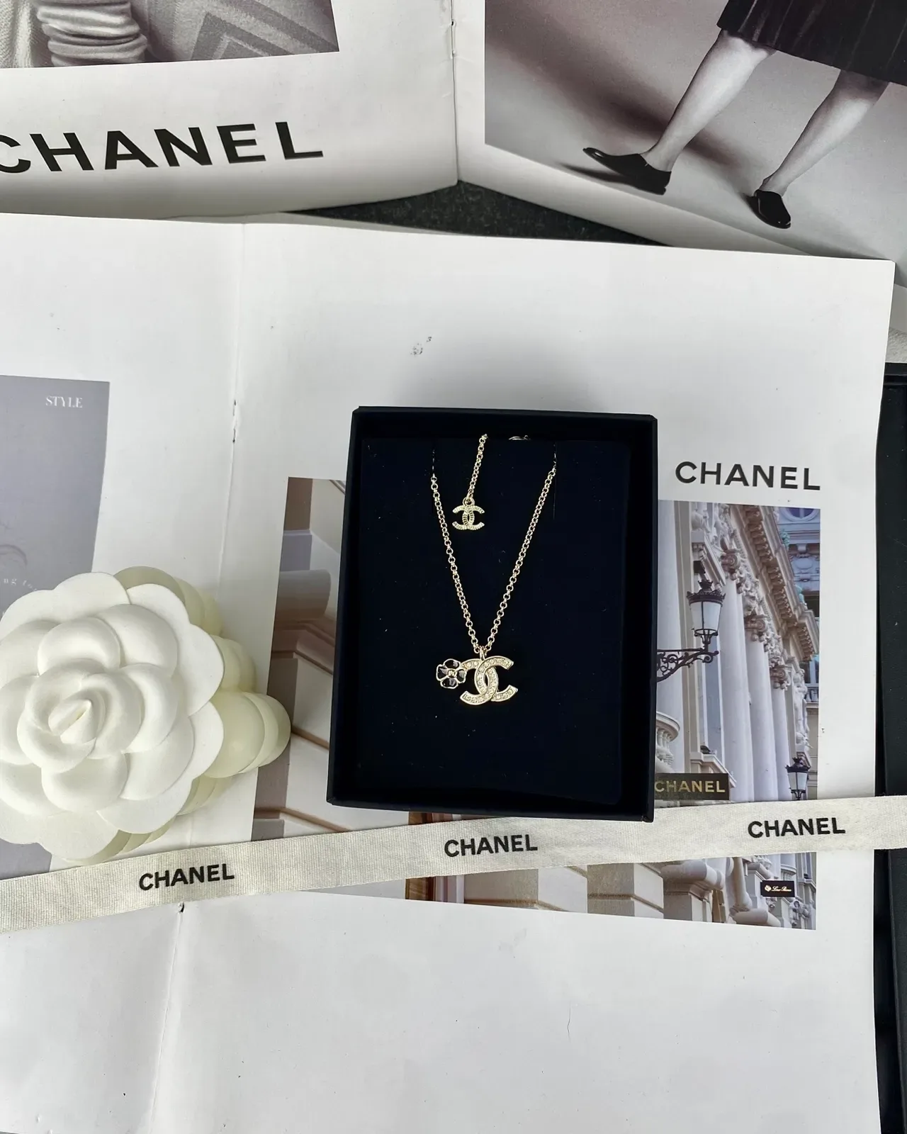 Chanel CC Camellia Colar com pingante tom dourado colar em camadas 8