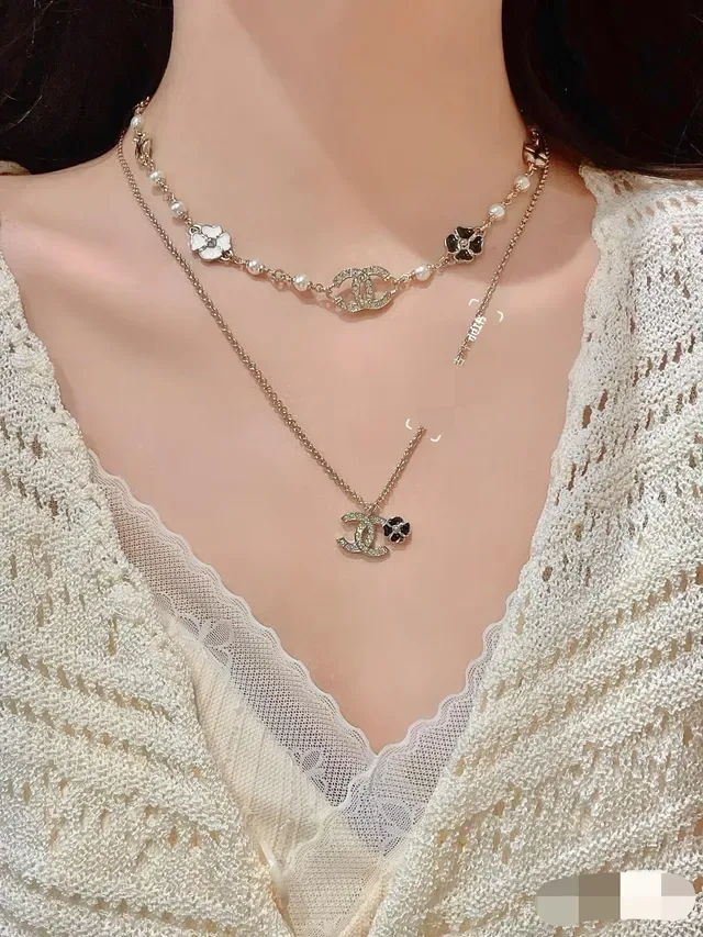 Chanel CC Camellia Colar com pingante tom dourado colar em camadas 10