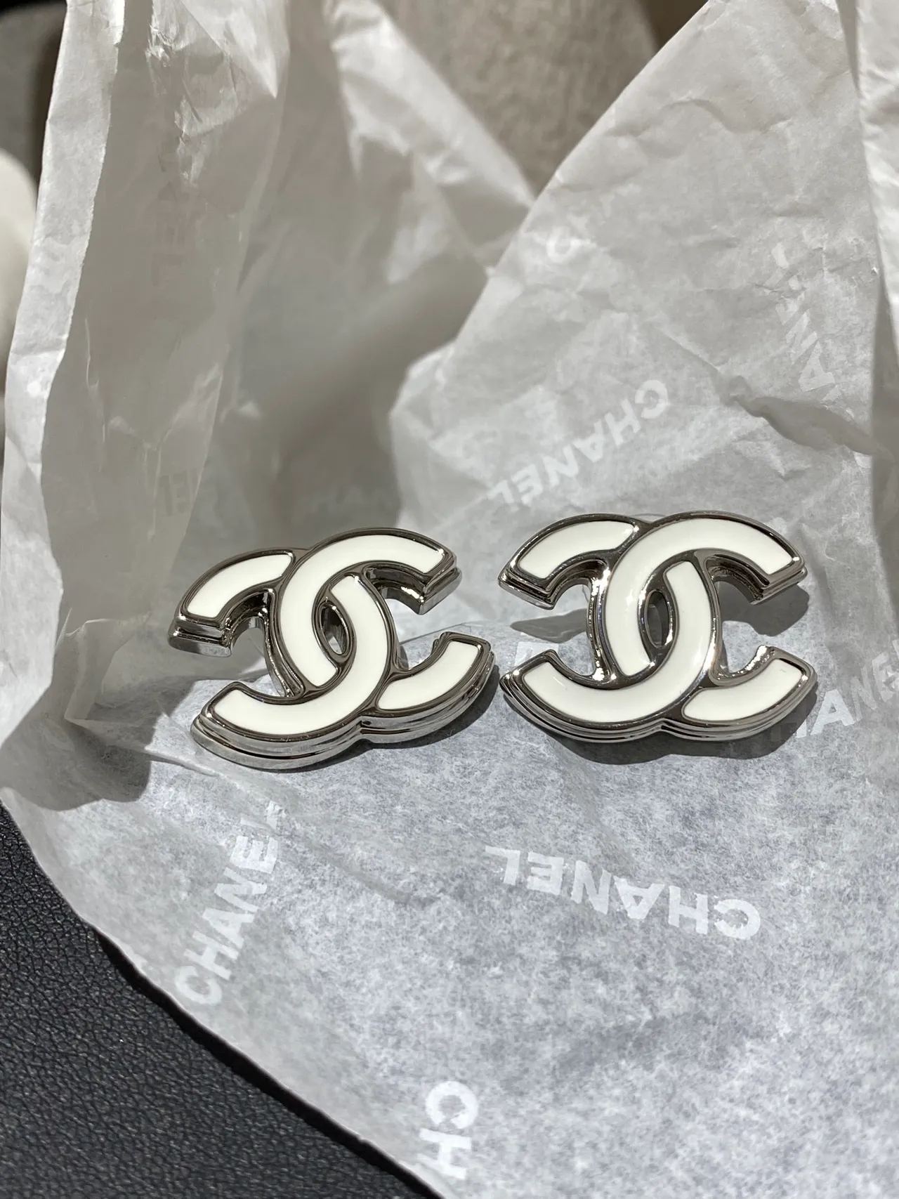 Chanel CC Logo Enamel Stud Earrings 7