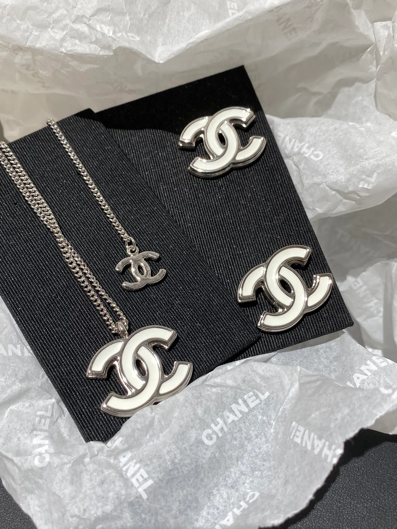 Chanel CC Logo Enamel Stud Earrings 9