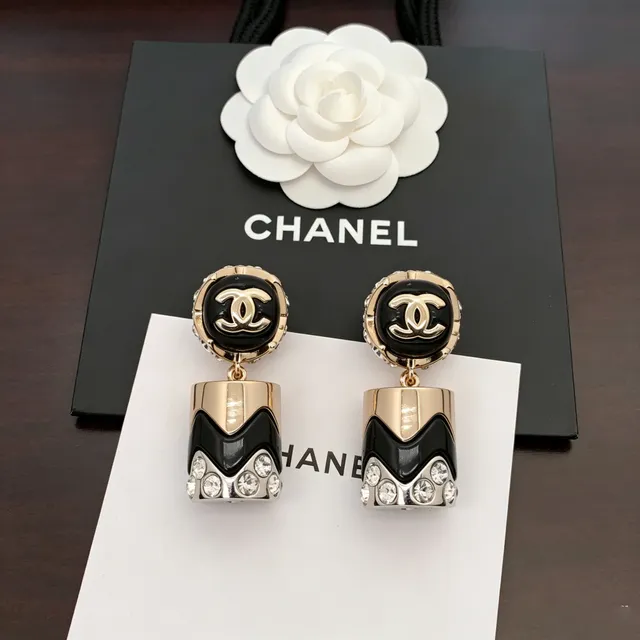 Chanel CC Logo أقراط هندسية سوداء وذهبية من الكريستال 6