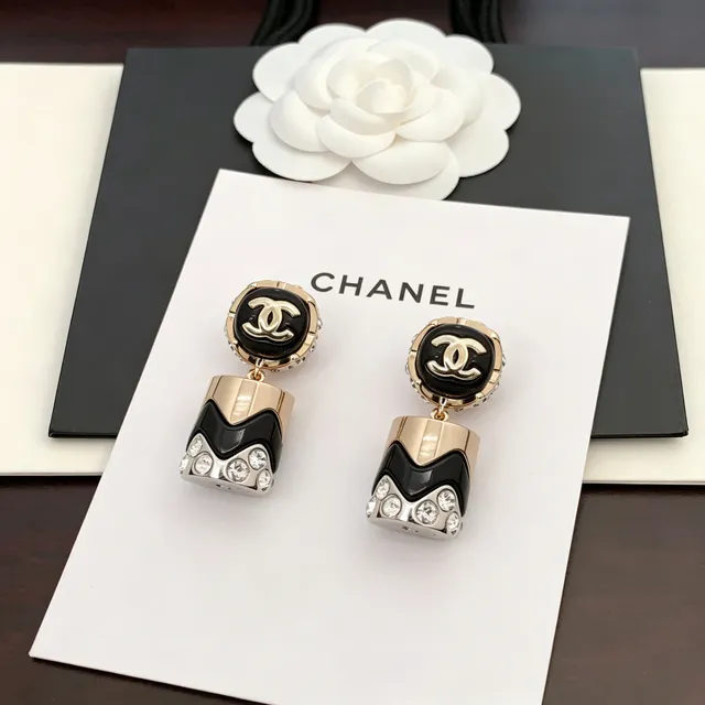 Chanel CC Logo أقراط هندسية سوداء وذهبية من الكريستال 7