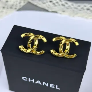 Chanel CC Logo أقراط ذهب أسود متشابكة مصقولة من المعدن