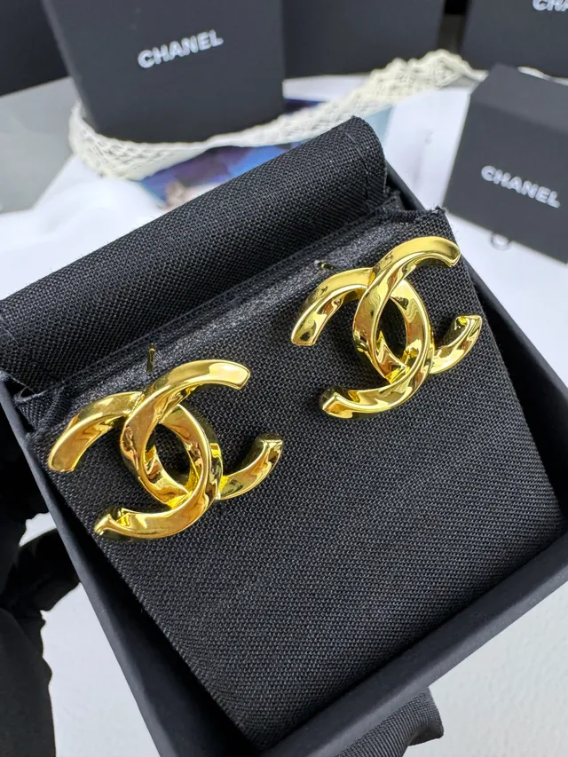 Chanel CC Logo Boucles d'oreilles or noir entrelacées métal poli 3
