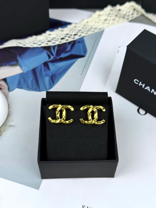 Chanel CC Logo Boucles d'oreilles or noir entrelacées métal poli 4
