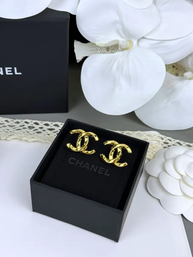 Chanel CC Logo Boucles d'oreilles or noir entrelacées métal poli 7