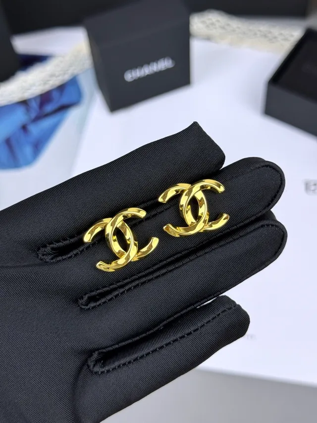 Chanel CC Logo Boucles d'oreilles or noir entrelacées métal poli 8