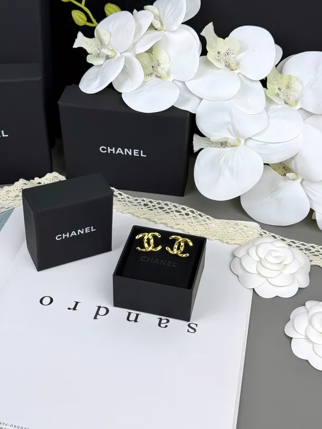 Chanel CC Logo Boucles d'oreilles or noir entrelacées métal poli 9