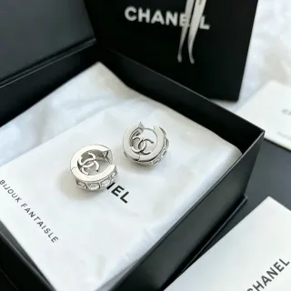 Chanel CC Logo Hoop فضي أسود أقراط