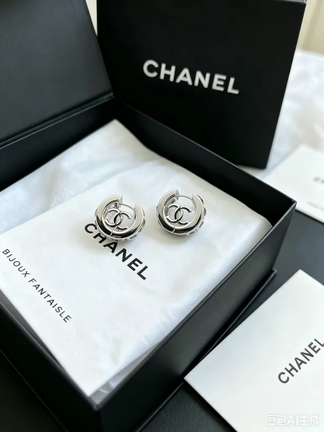 Chanel CC Logo Hoop Prata Preto Brincos 4
