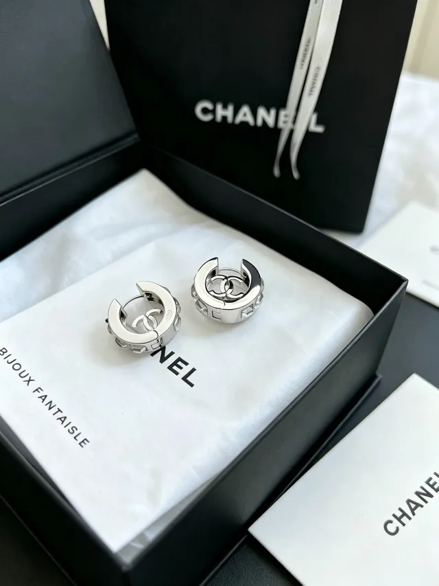 Chanel CC Logo Hoop Prata Preto Brincos 8