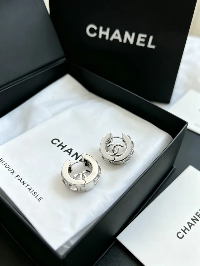 Chanel CC Logo Hoop Prata Preto Brincos 10