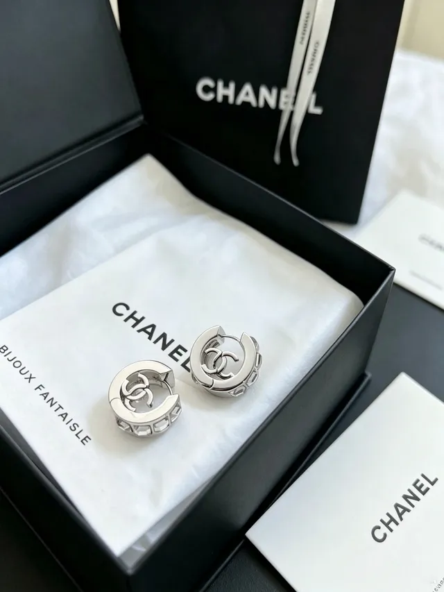 Chanel CC Logo Hoop Prata Preto Brincos 11
