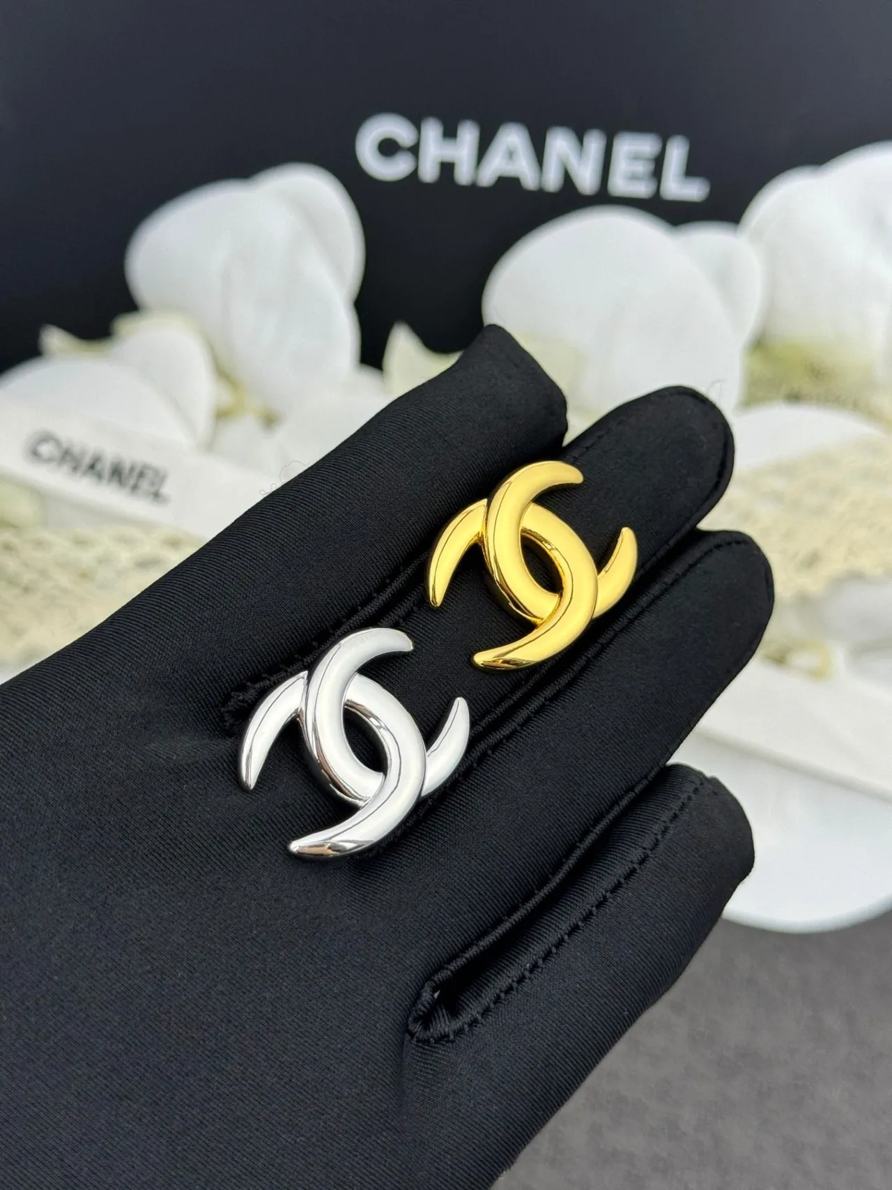 Chanel CC Logo فضة ذهب متشابك معدن مصقول أقراط 3