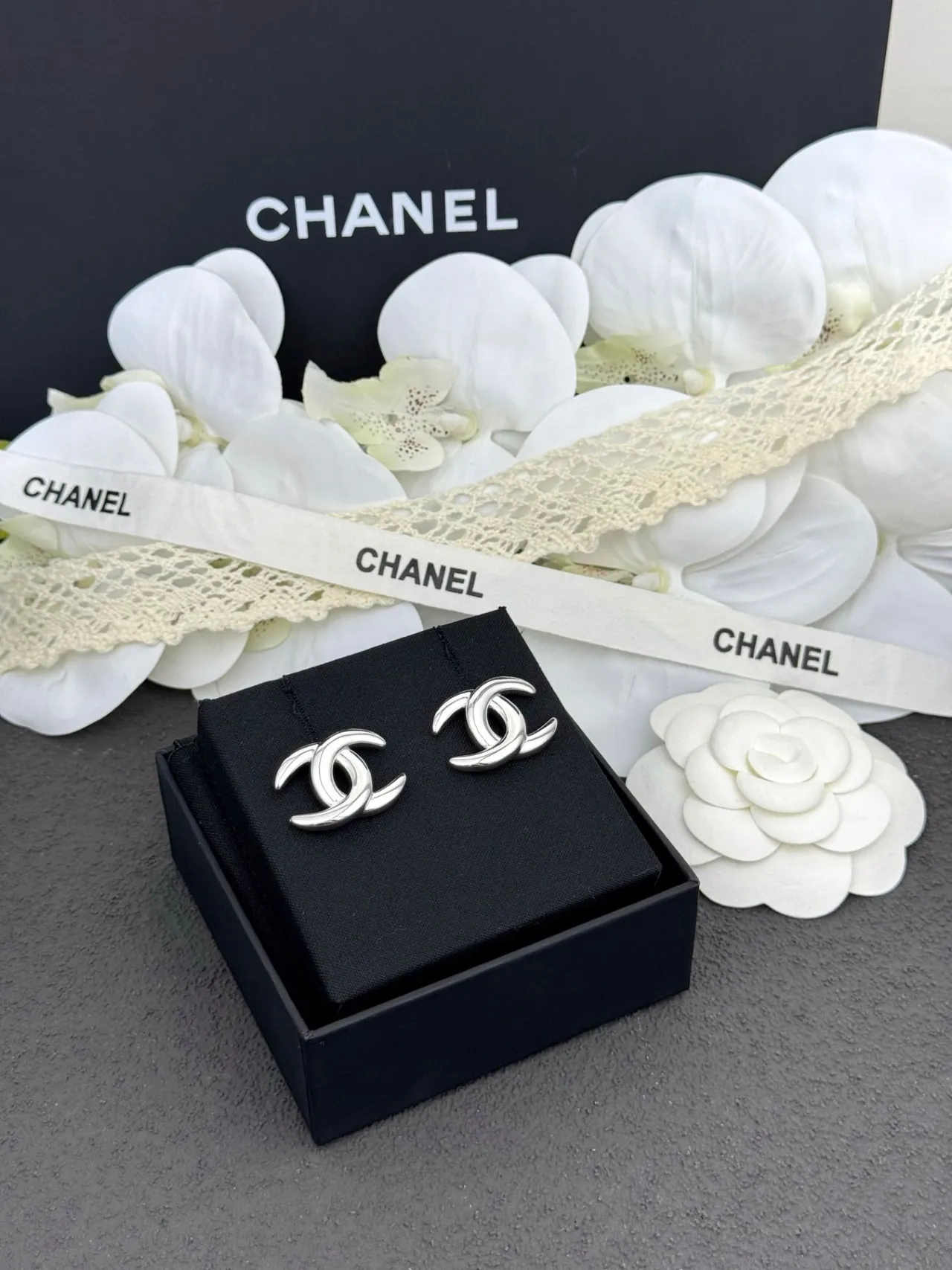 Chanel CC Logo فضة ذهب متشابك معدن مصقول أقراط 6