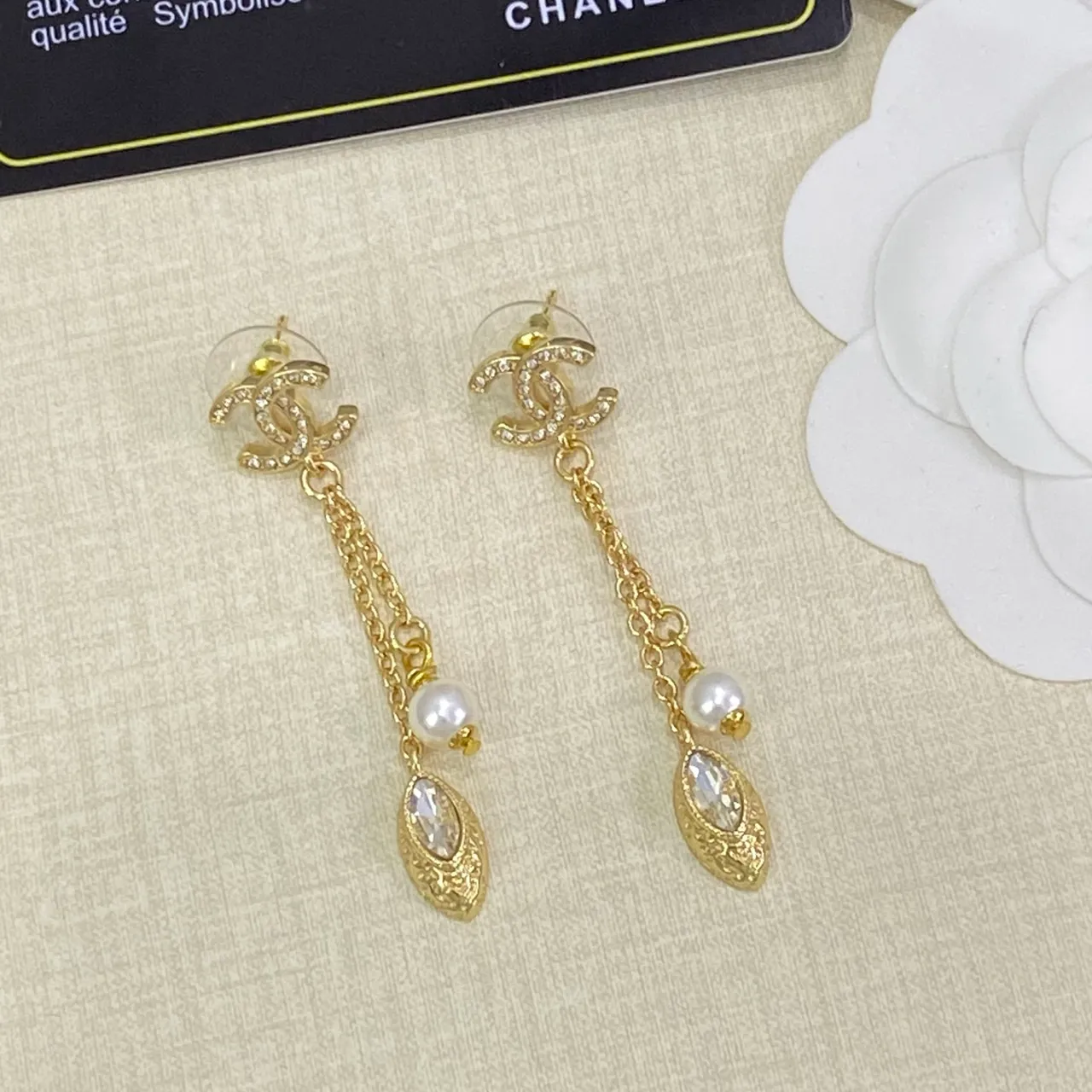 Chanel CC Motif Cadena de oro blanco Marquise Acentos de cristal Collar 2