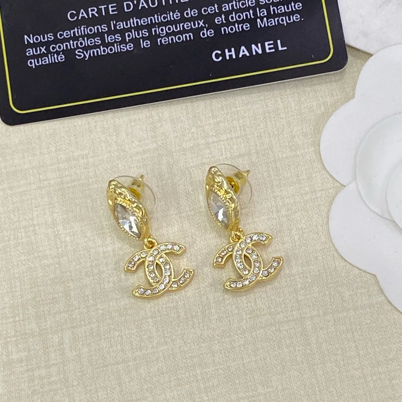 Chanel CC Motif Cadena de oro blanco Marquise Acentos de cristal Collar 3