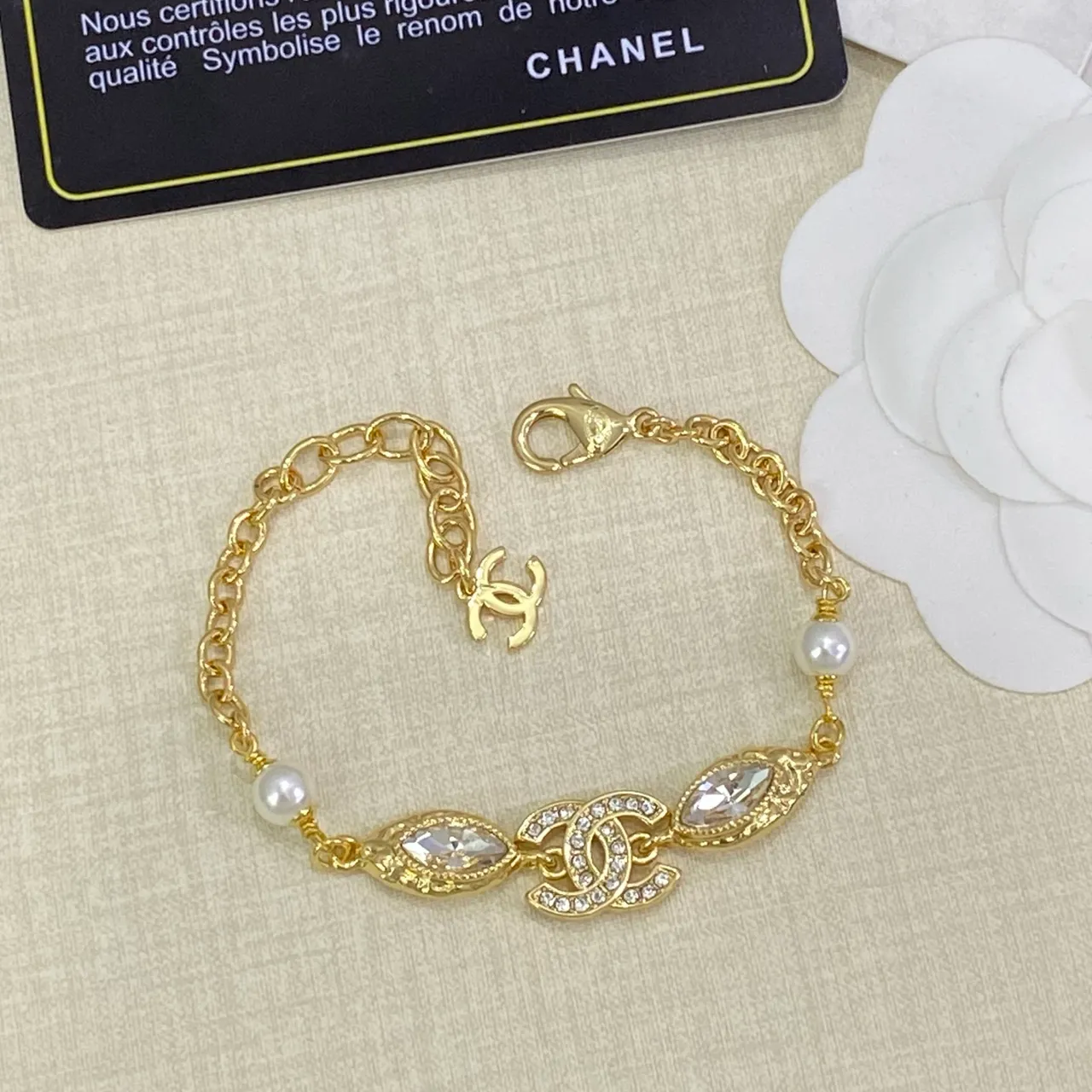 Chanel CC Motif Cadena de oro blanco Marquise Acentos de cristal Collar 4