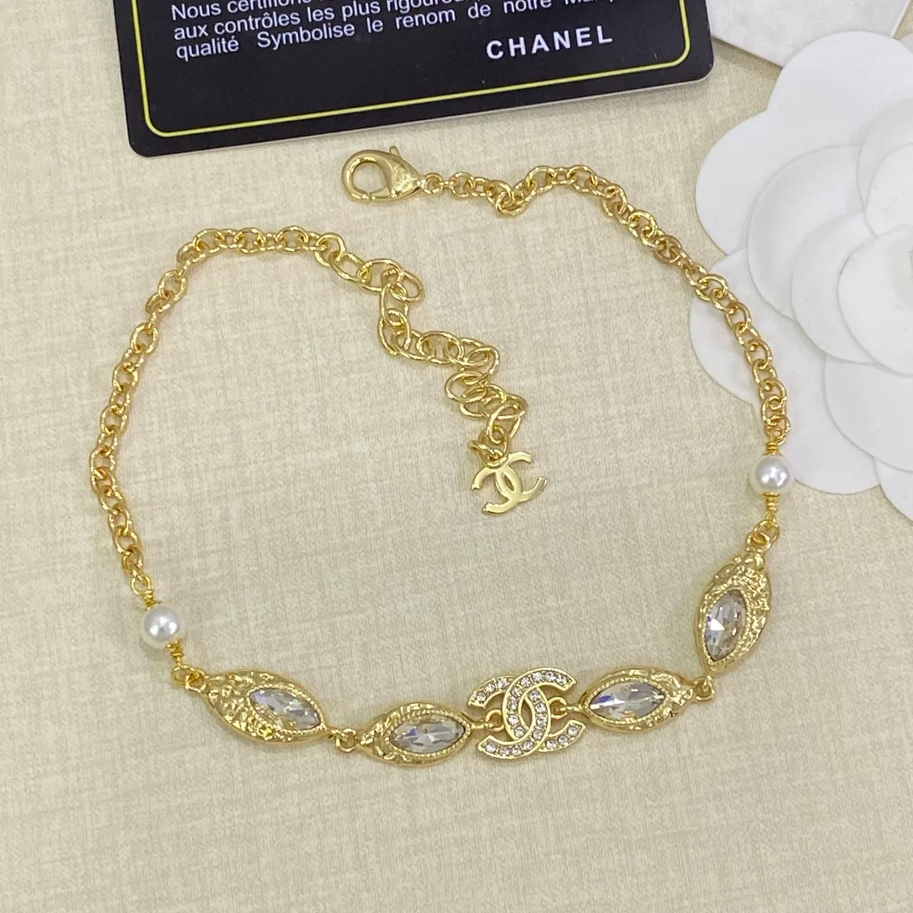 Chanel CC Motif Cadena de oro blanco Marquise Acentos de cristal Collar 5
