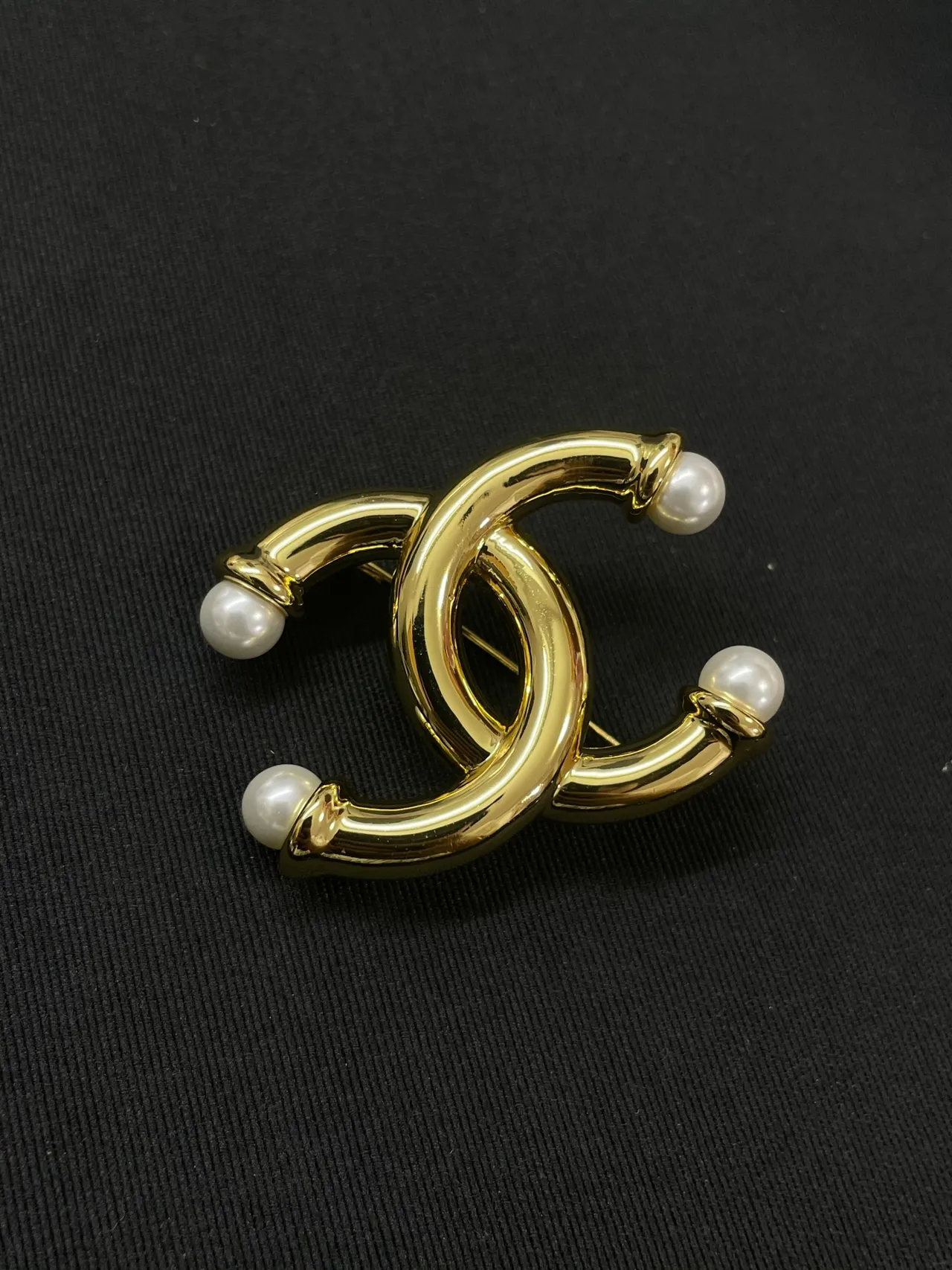 Chanel CC Pearl Brooch Gold White Interlocking Logo Metal Brooch 2