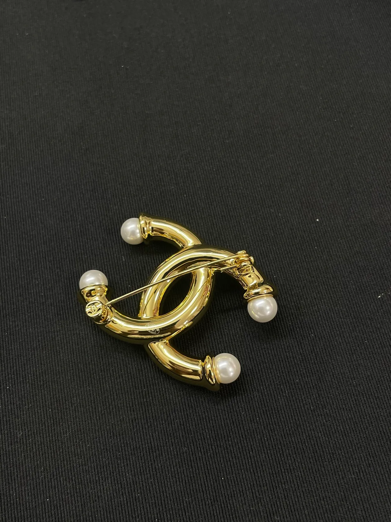Chanel CC Pearl Brooch Gold White Interlocking Logo Metal Brooch 3